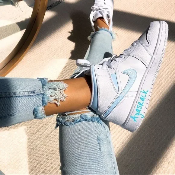 Custom painted air jordan mid - Picture 2 of 5